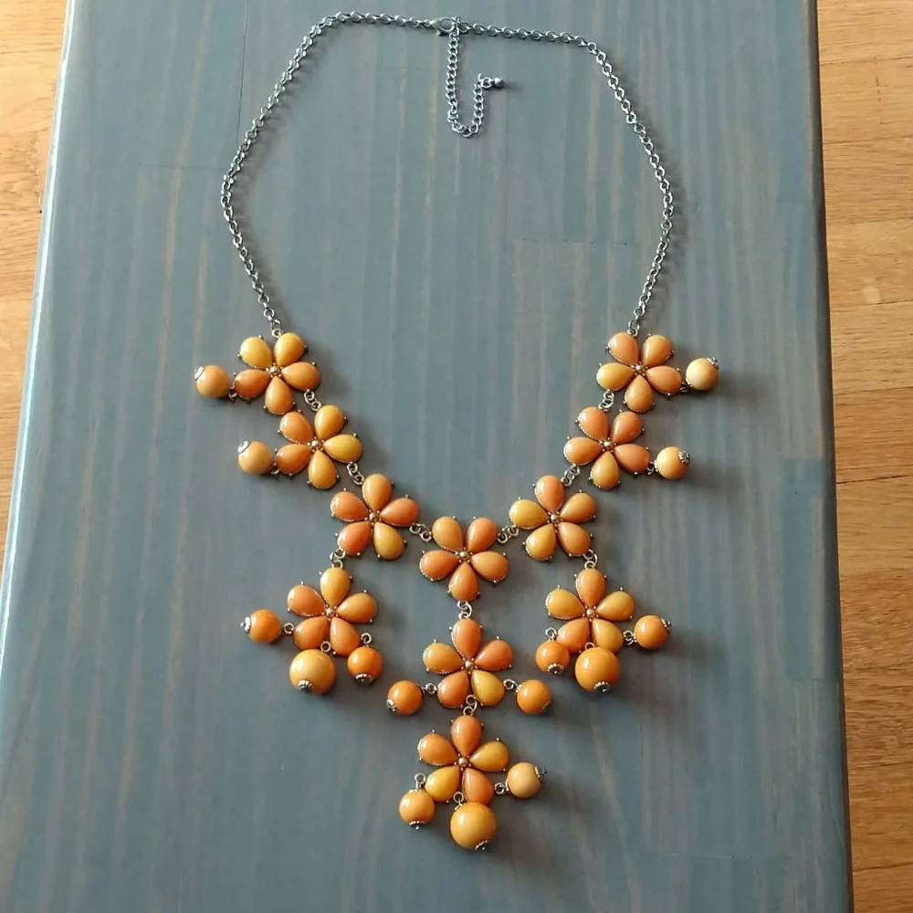 Orange multi-tonal flower necklace